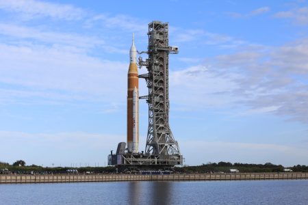 Artemis II-maanraket op lanceerplatform 39B