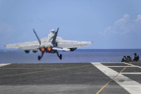 F/A-18E/F Super Hornet stijgt op