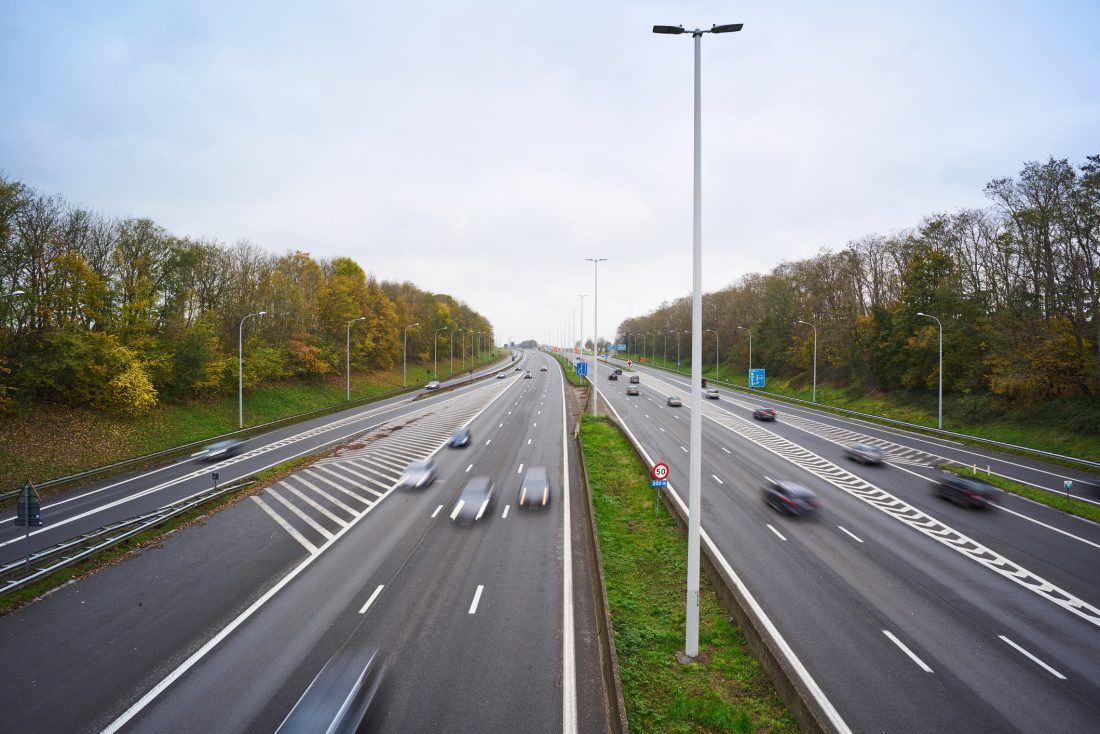 Snelweg België met daglicht