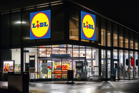 LIDL vestiging bij nacht