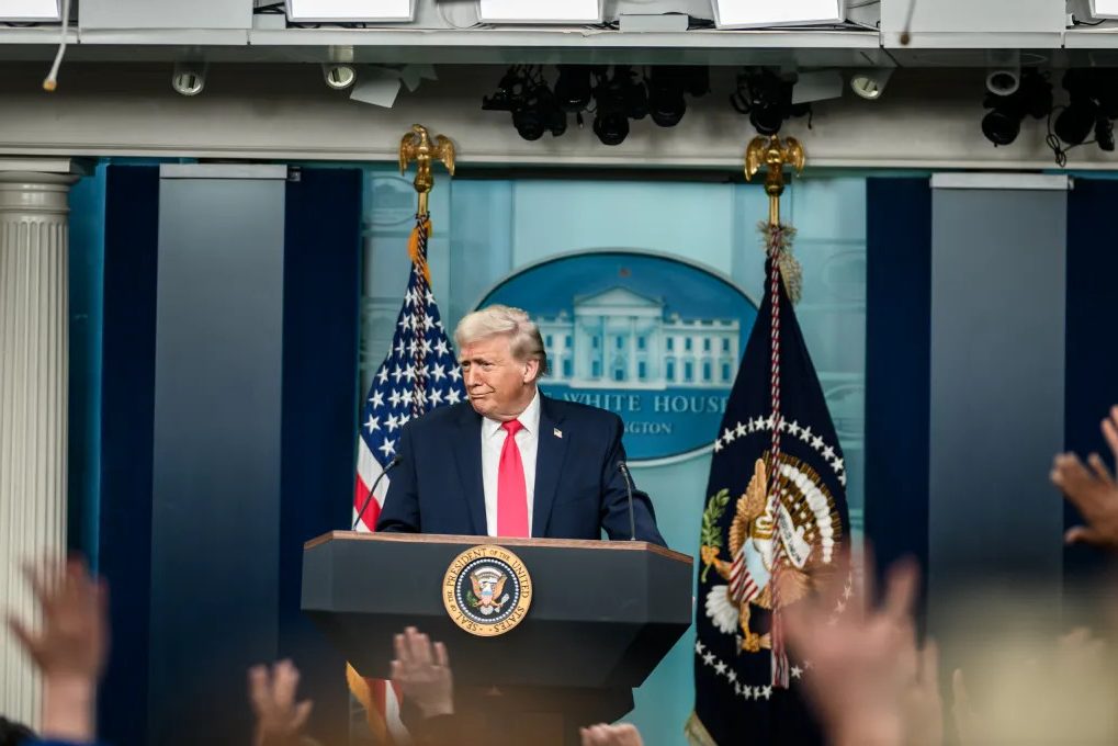 President Donald Trump spreekt de media toe