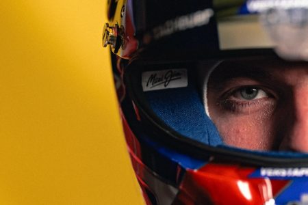 Max Verstappen met zijn nieuwe (2026) helm