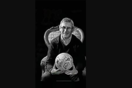 Tonny Roosken met voetbal