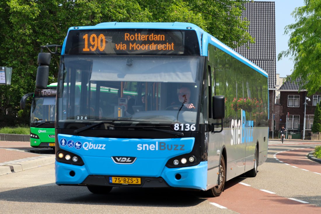 Rijdende bus regio Rotterdam