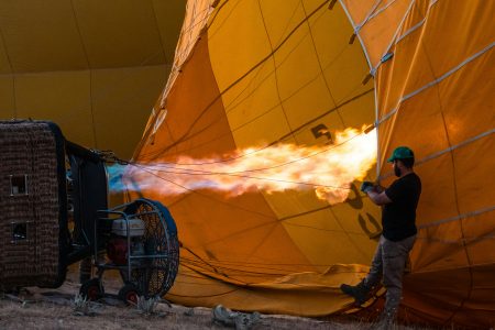 Hete luchtballon wordt voorbereid
