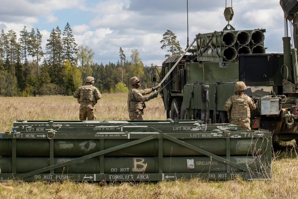 Britse militairen van de genie aan het werk