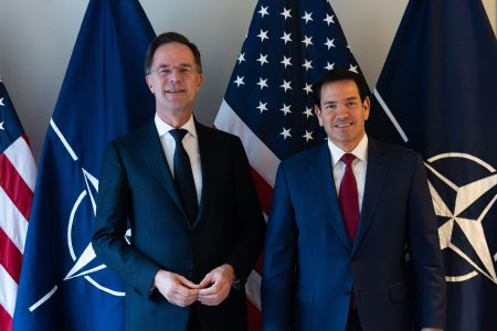 Secretaris-generaal van de NAVO Mark Rutte en de Amerikaanse minister van Buitenlandse Zaken Marco Rubio