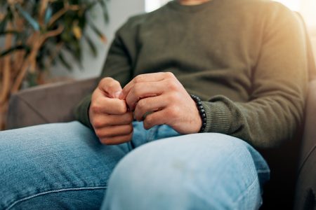 Persoon met mentale problemen in wachtkamer