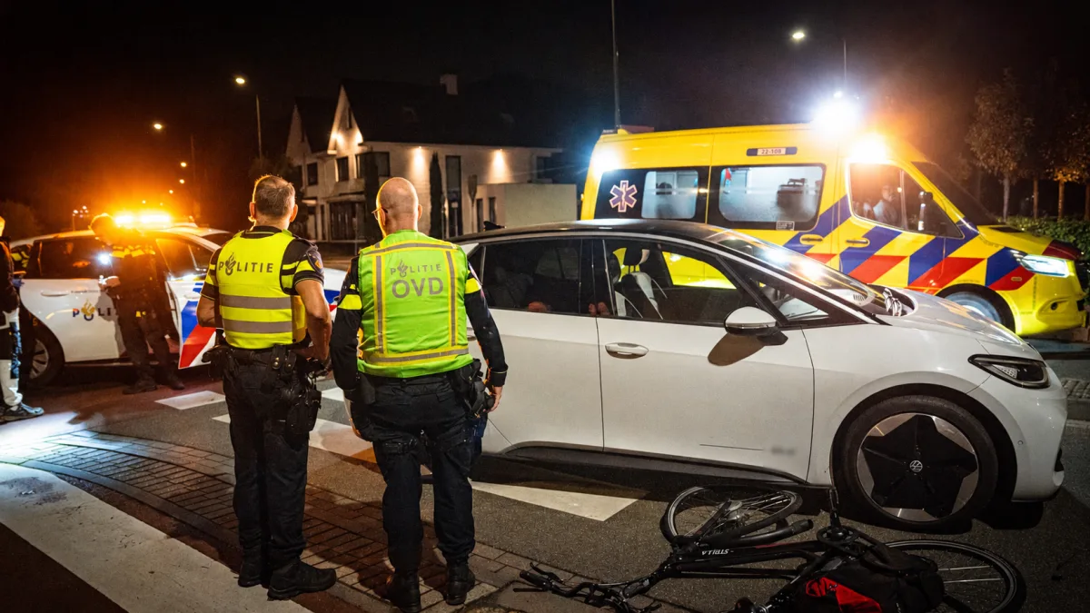 Fietser bewusteloos na botsing met elektrisch voertuig in Mierlo